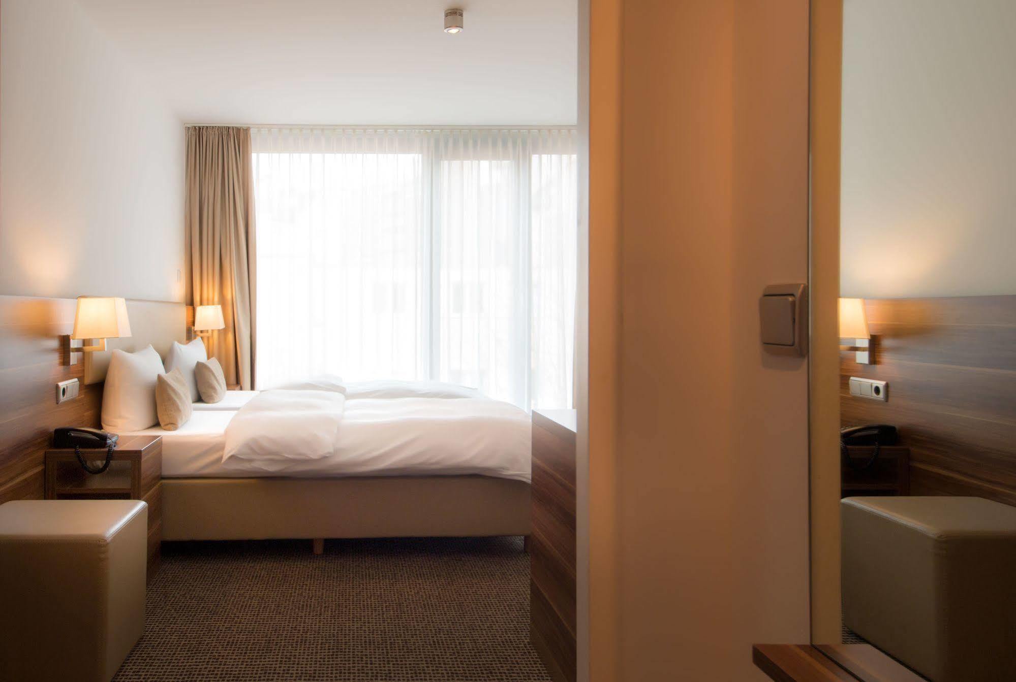 Vi Vadi Downtown 3* München